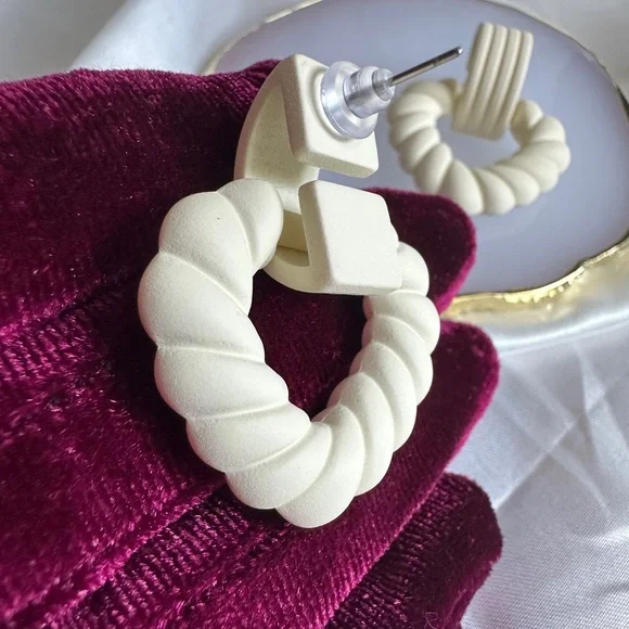 Bohemian style Cream Twisted Hoop Earrings - Picture 7 of 9